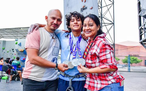 Piero recibe apoyo incondicional de sus padres Michael Luna y Tania Manrique.