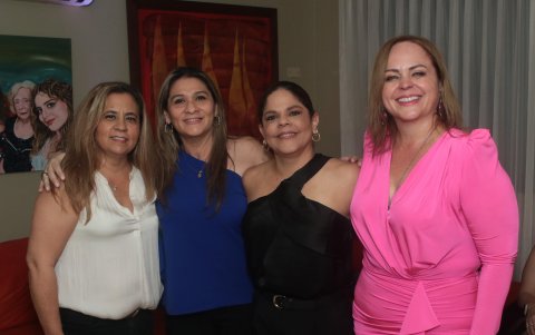 Estela Ycaza, Mónica Semiglia, Gabriela Garay y Norka Esparza.