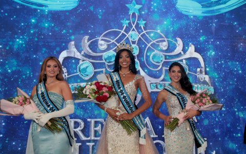 Además de Jenniffer, la noche del sábado fueron elegidas Milena Bastidas, como virreina, y María José Silva, Estrella de Octubre.