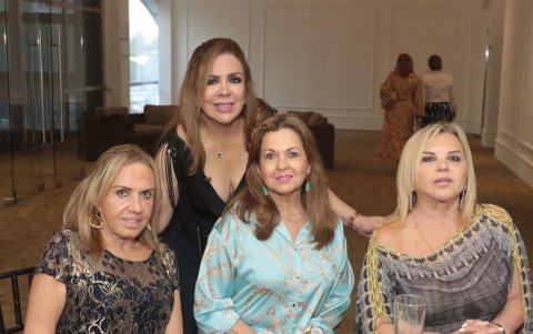 Mercedes Vascones, Pocha López, Brenda y Sandra González.