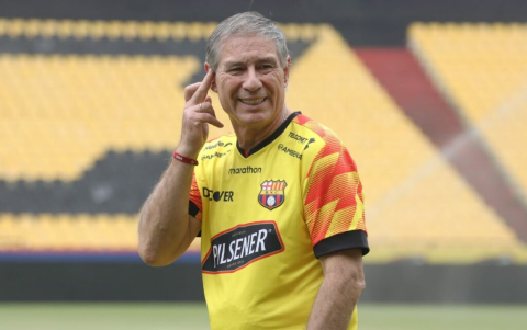 El técnico Ariel Holan llegó a Barcelona tras la salida de Diego López