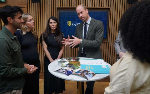 El Príncipe William también tuvo un encuentro especial con jóvenes cineastas.