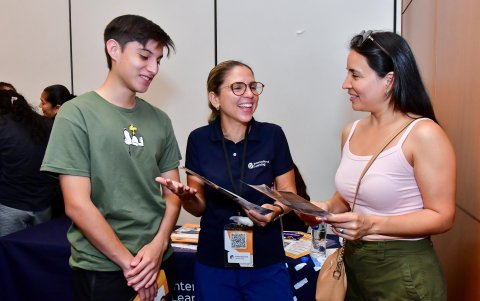 Wimper Torres, Daniela Santos y María Castañeda.