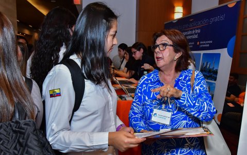 Stivalys Mancero y Marita Kayser de Trujillo.