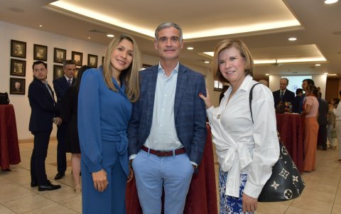 Isabel Cárdenas, Antonio Gómez y Jaqueline Moncayo.