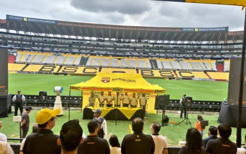 Se espera que el acto finalice pasadas las 13:00.