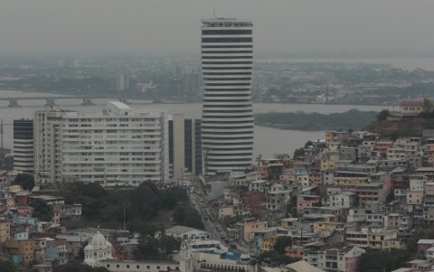 The Point es uno de los edificios más altos de la urbe. Los ciudadanos creen que este debe ofrecer el servicio de apreciar la urbe desde su terraza.