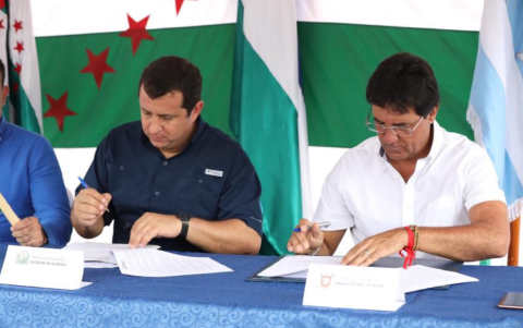 Titulares de las prefecturas deManabí y Guayas firmaron en 2019 un convenio para trabajar en En 2019, prefecturas de Manabí y Guayas firmaron un convenio para obras de integración.