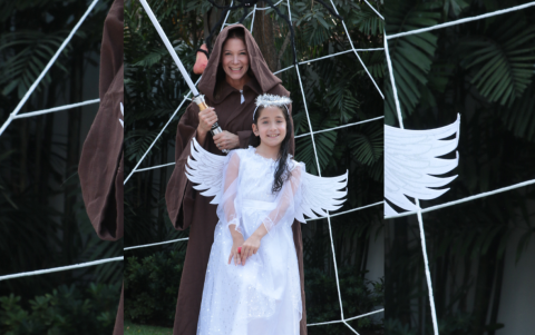 Diana junto a su mamá, Diana Acosta-Feldman.