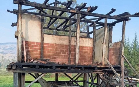 Escena. La vivienda de César Tamay se consumió y él quedó atrapado en el fuego, la tarde del 20 de octubre.