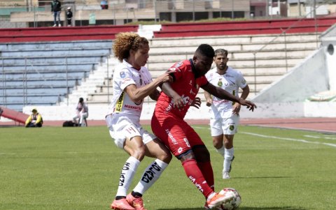 Mushuc Runa y El Nacional se enfrentaron en la ida de la semifinal de la Copa Ecuador 2024, en el estadio La Cocha