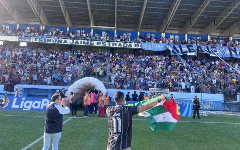 La hinchada de Manta FC se hizo presente en el estadio Jocay para el partido ante Vargas Torres