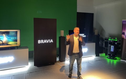 El sonido envolvente del Sony Bravia 8, cualquier espacio en una experiencia acústica de alta fidelidad.