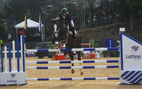 Gonzalo Meza demostró su gran talento en el deporte ecuestre.