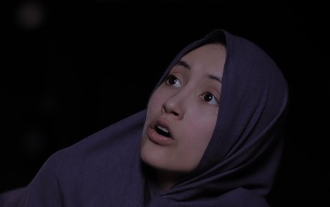 La obra recoge las voces de una niña, una mujer y una anciana.