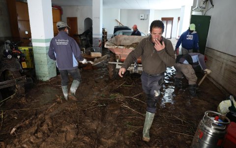 Los vecinos Letur (Albacete) se afanan en la limpieza de sus inuebles