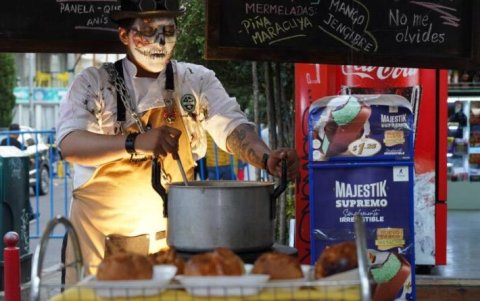 Los asistentes podrán degustar de la colada morada y guaguas de pan