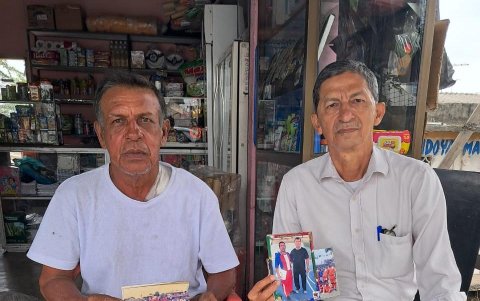 José Sánchez (izq), primer DT de Alan, y Santiago Medrano, dirigente deportivo hablando de los inicios de Alan Franco.