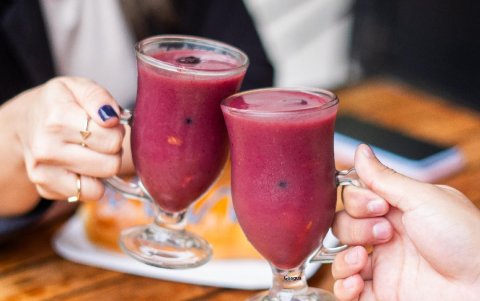 Bebida. La colada morada ofrecida en el Hotel Oro Verde.