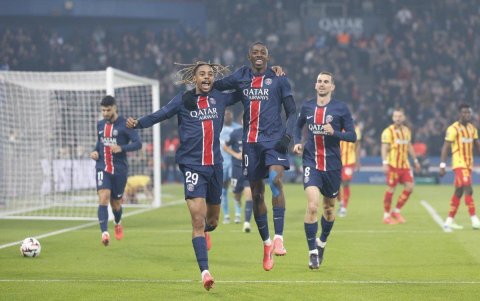 Con asistencia de Barcola (i), Dembélé(c) anotó el único gol en el Parque de los Príncipes.