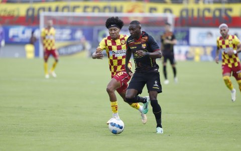 Barcenoa visitó a Aucas y se llevó solo un punto del estadio Gonzalo Pozo Ripalda de Quito