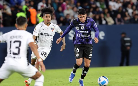 Los rayados y los albos igualaron a un gol en la primera fase.