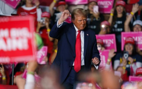 Campaña. El candidato a la presidencia de Estados Unidos, Donald Trump, durante una de sus últimas intervenciones, previo al día de las elecciones.