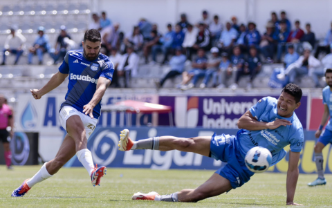 Alexander González metió el primer tanto para Emelec ante Macará en Ambato