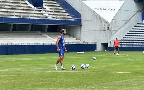 Leonardo Campana durante el entrenamiento de la mañana de este lunes 11 de noviembre en el estadio Geroge Capwell.