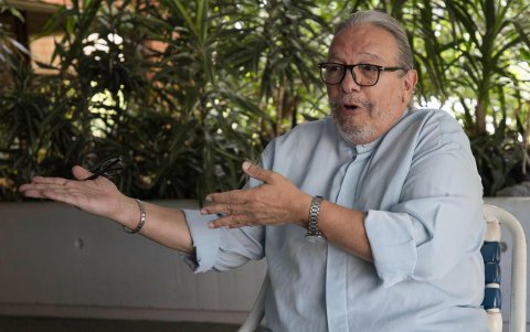 El internacionalista Eloy Torres durante una entrevista con EFE, en Caracas (Venezuela).