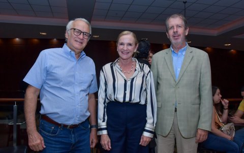 Xavier Ycaza, Gisella Oneto de Ycaza y Mark Hollihan.