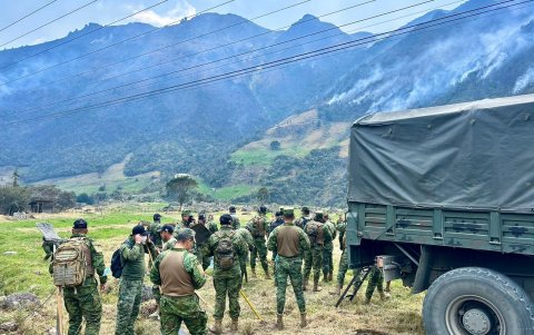 Desde la parroquia Baños se enviaron kits de insumos y alimentos hacia otras Chaucha y Nabón para colaborar con las personas que intentan controlar el fuego en dichas zonas.