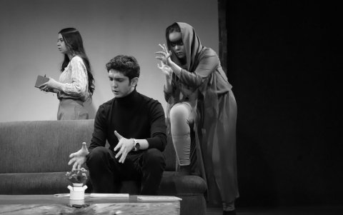 La obra es protagonizada por Diana Nieto, Daniel Calvopiña y Mar Michel.