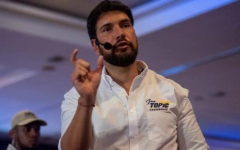 En 2023, Topic intentó llegar a la Presidencia en alianza entre Centro Democrático, Sociedad Patriótica y el Partido Social Cristiano.