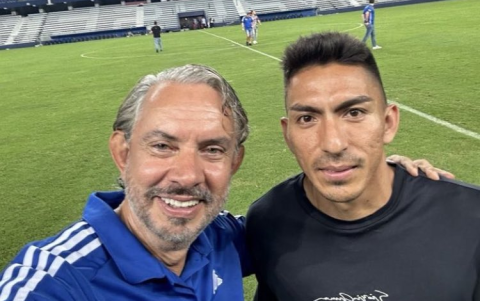 Ángel Mena (d) se reunió con José Pileggi (i) cuando aún estaba como presidente de Emelec