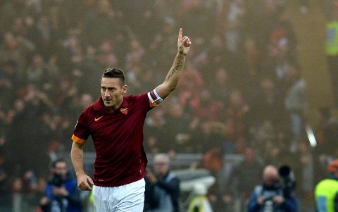 Francesco Totti es reconocido por vestir únicamente la camiseta de Roma. Es histórico en este club)