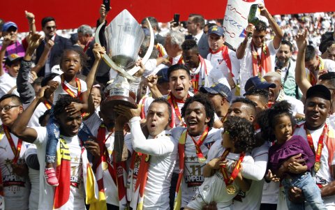 Liga de Quito levantó el trofeo del campeonato nacional en 2018 de la mano de Pablo Repetto, luego de casi una década sin ser campeón.