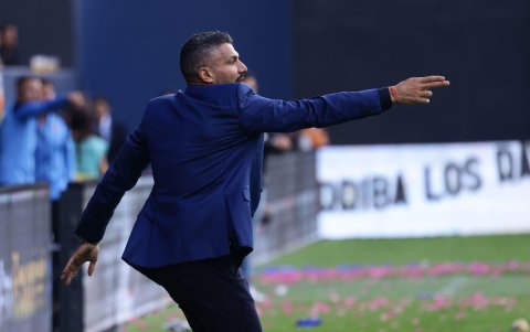 El DT Javier Gandolfi es el señalado por cerrar el 2024 sin títulos para los rayados.