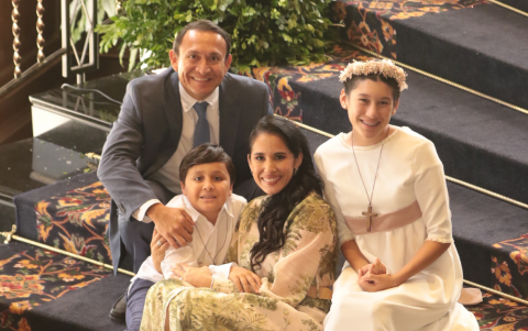 Enrique Jara y Mabel Triviño con sus hijos Milena y Mathías.