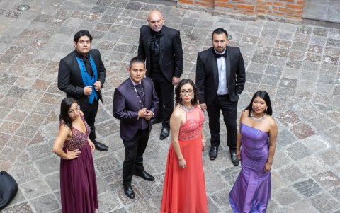Pucci fundó La Mala Compañía con un elenco de jóvenes cantantes líricos. Ofrecen recitales mensuales.