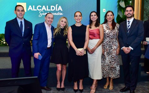 Carlos Álvarez, Carlos de Tomaso, Dania de Aguirre, Valerie de Yúnez, Andrea de Álvarez, María del Pilar de Aguirre y Andrés Aguirre.