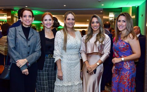 Fernanda Rumbea, Jimena Aguirre, Wendy Franco, Magni Encalada y Anita Samaniego.
