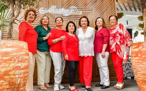 Ana Llerena, Mercy Rivas, Vilma Avellán, Patricia Landín, Violeta Saavedra, Martha Johnson e Eleana Matamoros.