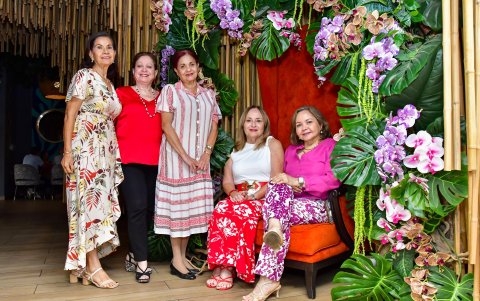 Magdalena Garzón, Eliana del Hierro, Janeth Ceballos, Patricia Franco y Pepita Cucalón.