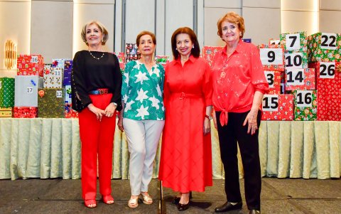 Esmeralda de Parodi, Martha Caicedo, Olga Eljuri y María Isabel Pavisic.