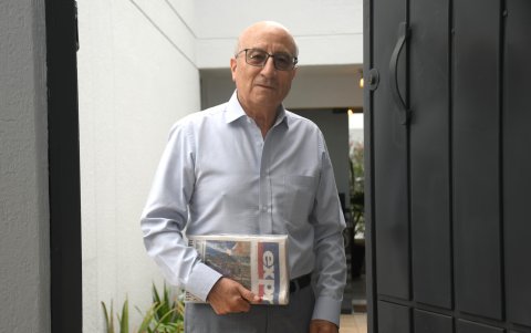 A José Araujo gusta de recibir notificaciones de los hechos ocurridos en el país en su teléfono porque enseguida los revisa en la página Web del Diario; de esta forma está pendiente de lo que ocurre.