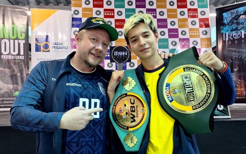 Valentino junto a su padre Vladimir, que quien heredó la pasión por el boxeo.