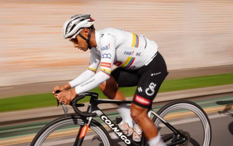 Jhonatan Narváez ya entrena con los colores de su nuevo equipo, el UAE Team Emirates.