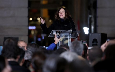 La presidenta de la Comunidad de Madrid, Isabel Díaz Ayuso, habla durante una manifestación por la democracia en Venezuela y en apoyo al candidato opositor venezolano Edmundo González.