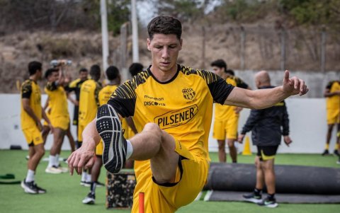 Gastón Campi zaguero central argentino del Barcelona SC 2025.